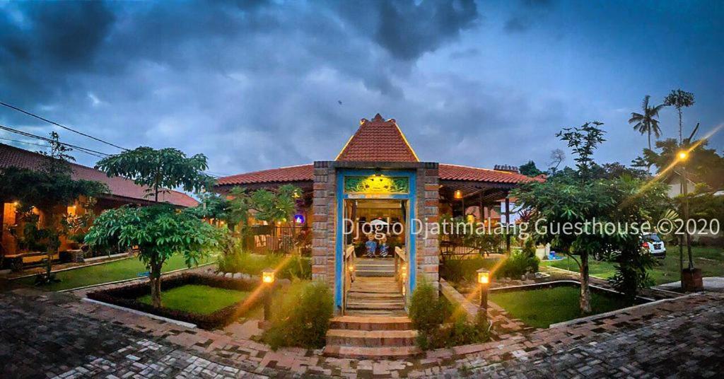 Djoglo Djatimalang Guesthouse Blitar Екстериор снимка
