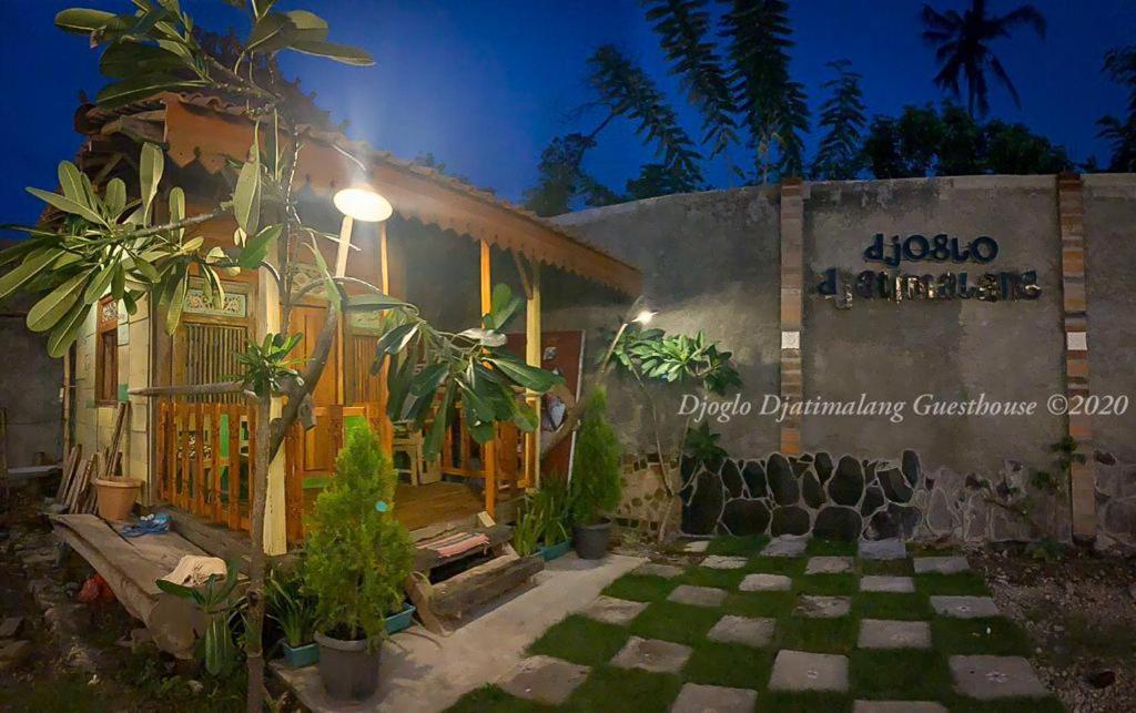 Djoglo Djatimalang Guesthouse Blitar Екстериор снимка
