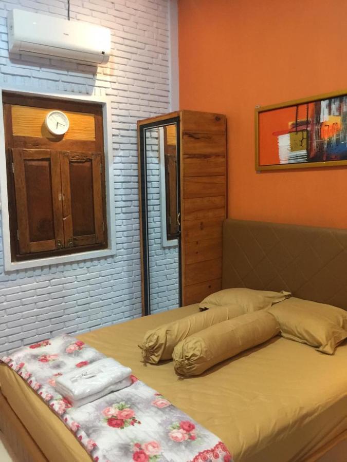 Djoglo Djatimalang Guesthouse Blitar Екстериор снимка