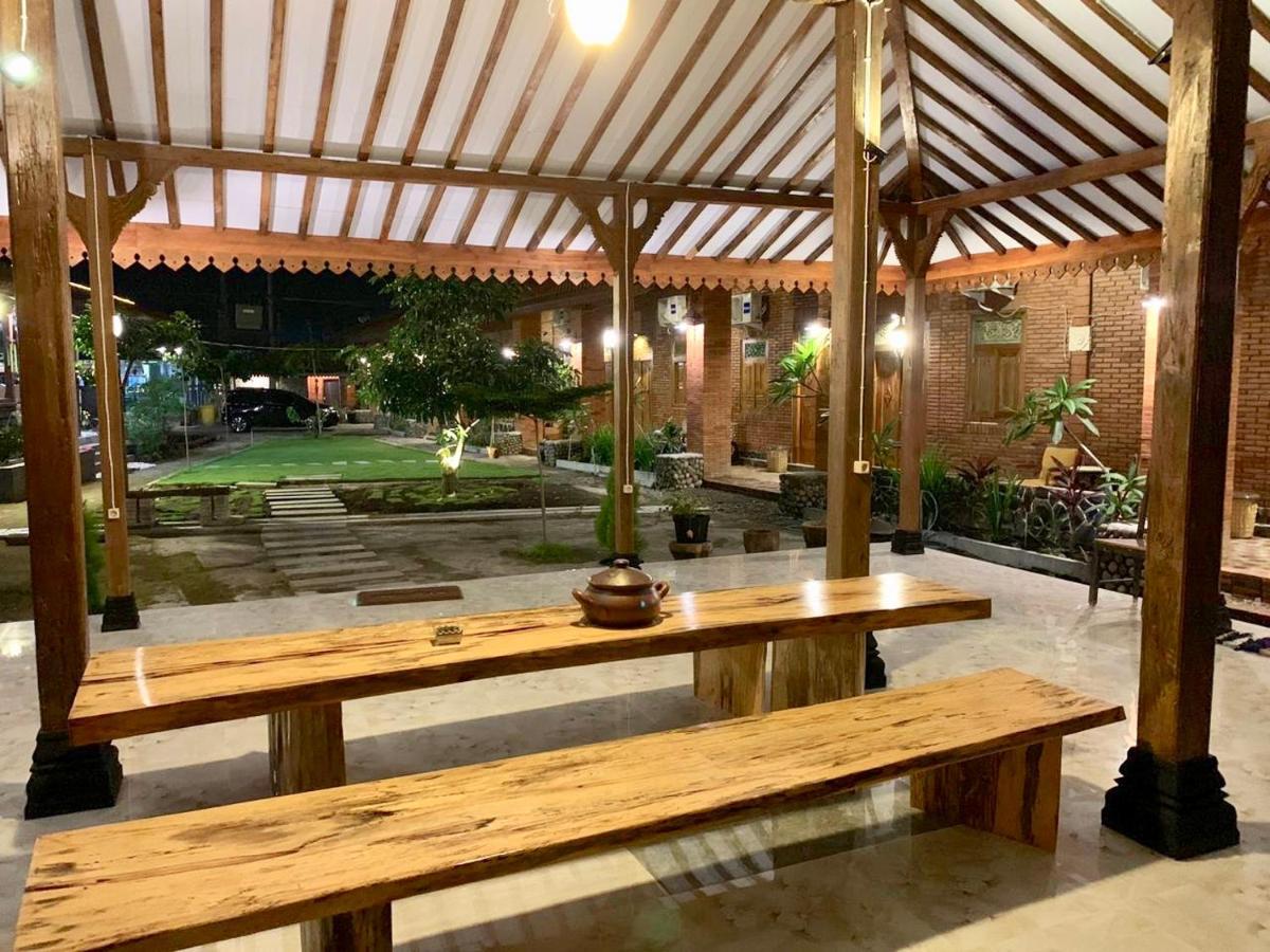Djoglo Djatimalang Guesthouse Blitar Екстериор снимка