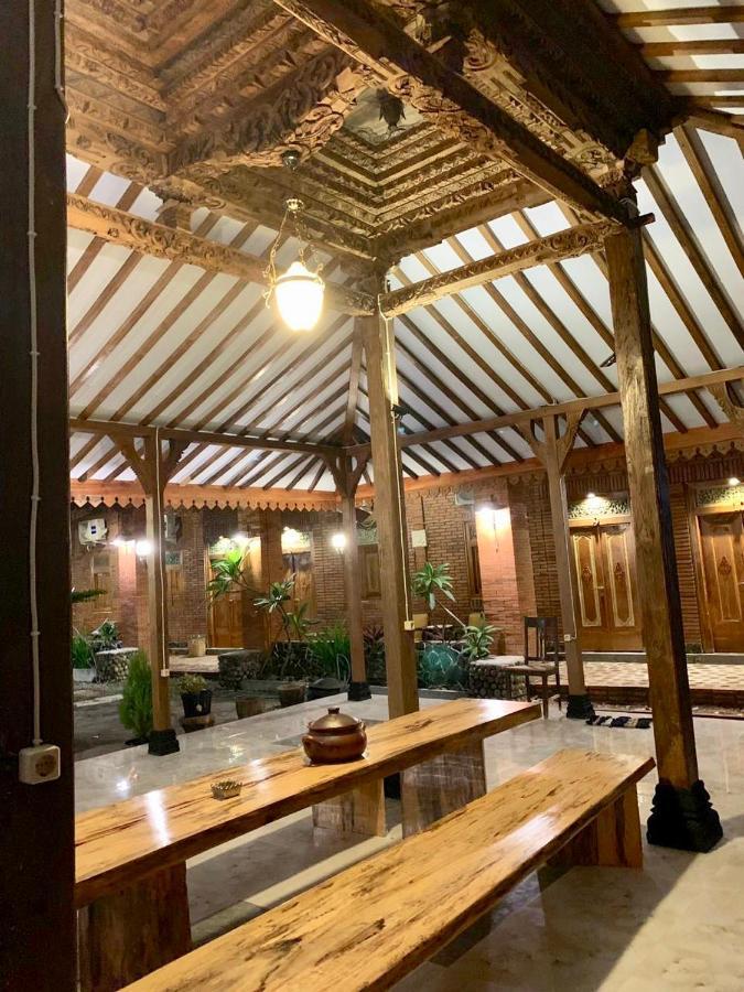 Djoglo Djatimalang Guesthouse Blitar Екстериор снимка