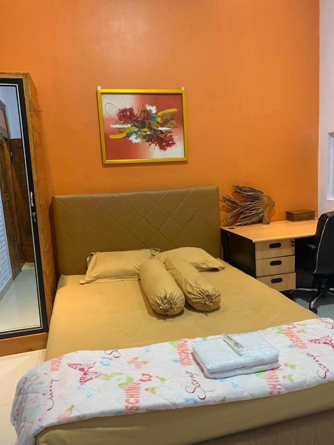 Djoglo Djatimalang Guesthouse Blitar Екстериор снимка