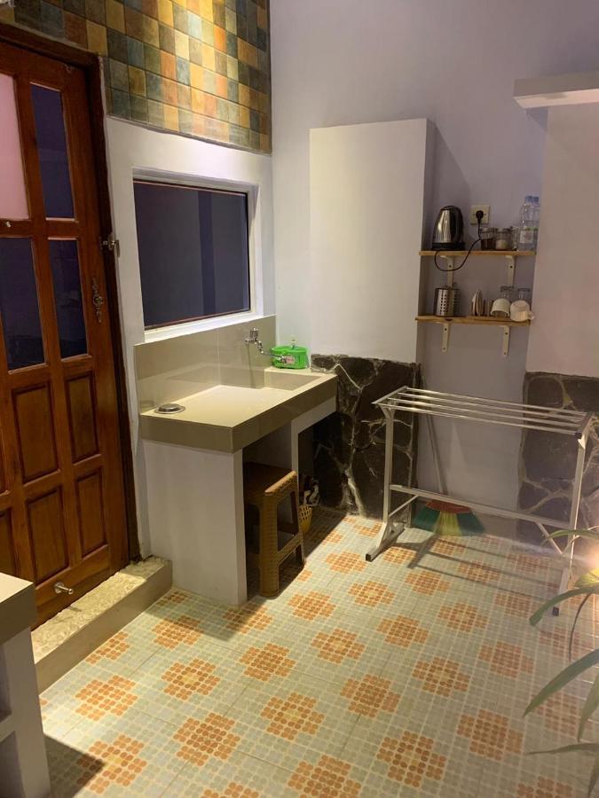 Djoglo Djatimalang Guesthouse Blitar Екстериор снимка
