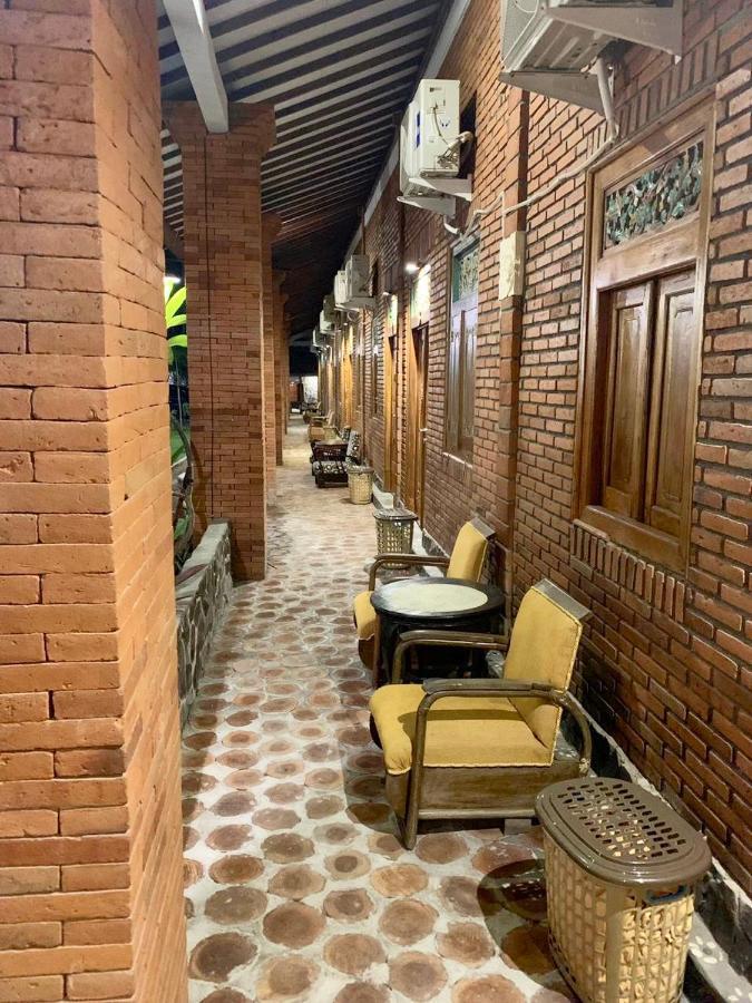 Djoglo Djatimalang Guesthouse Blitar Екстериор снимка